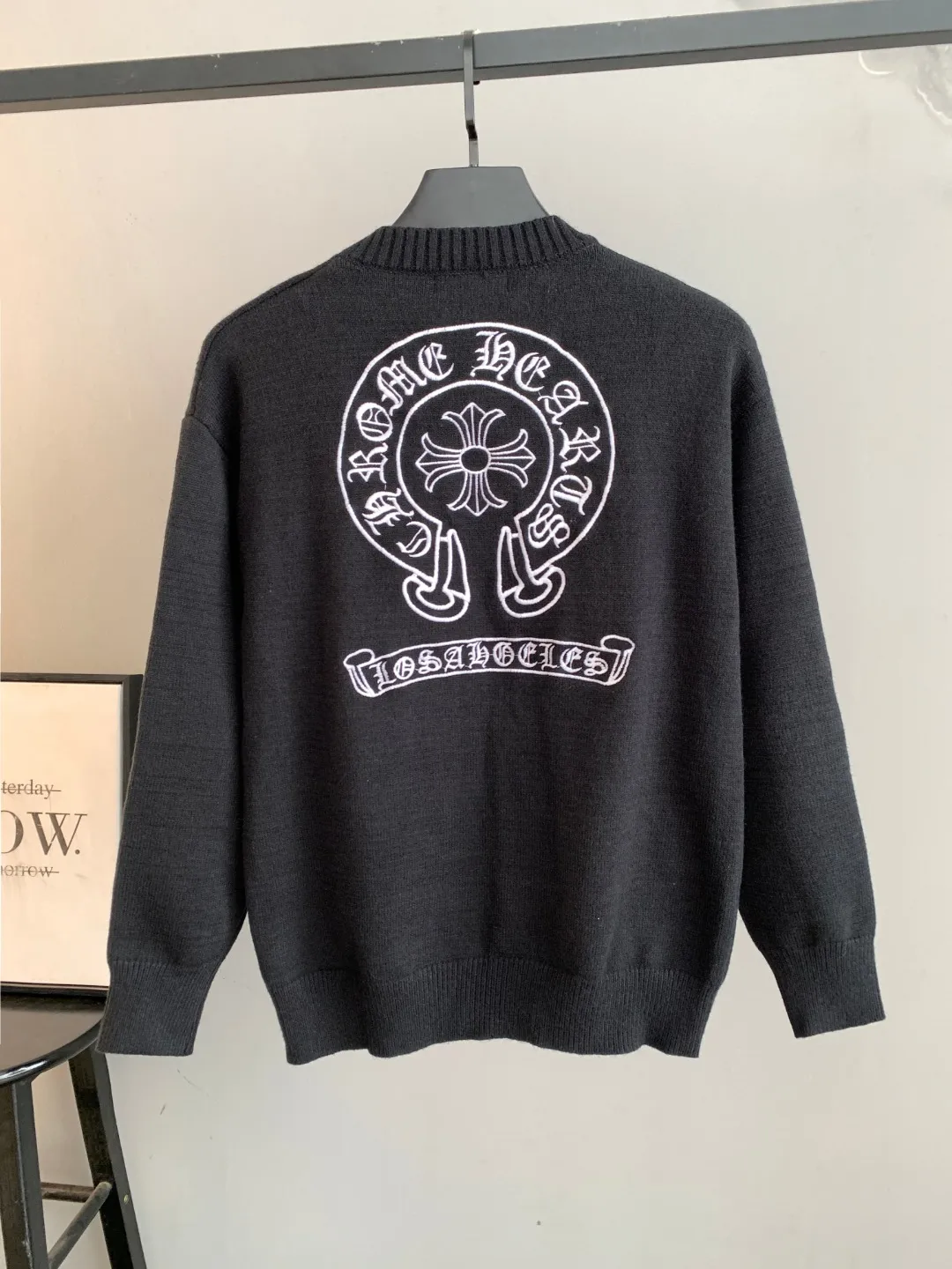 P370 High quality (photo directly without any editing) Chrome Hearts crew neck sweater Classic one-piece woven yarn jacquard craft Customized wool blend material Delicate and soft touch Can directly contact the skin Let the warm yarn change into a delicate texture Craft 1: Jacquard tissue imported from Germany Precisely control the arrangement and interweaving of yarns Carefully interweave jacquard artistic pattern inlays on the loom to make the fabric more vivid and three-dimensional Craft 2: Use towel embroidery craft A traditional hand-made embroidery technology that uses stitches to embroider. It is completed by changing the hooking action of a special machine head, and the coils are interlocked one by one, thus bringing about a towel-like texture and effect. Process 3: Curved thread structure. By changing the stitching method and the arrangement of yarns during the knitting process, the yarns show a curved distribution in the fabric. Process 4: Softening and deodorizing process of garment washing water. Deep cleaning and deodorizing of clothes through professional washing equipment and specific detergents. Improve the feel and appearance of clothing Fit: Loose fit Unisex Size: S M L XL XXL